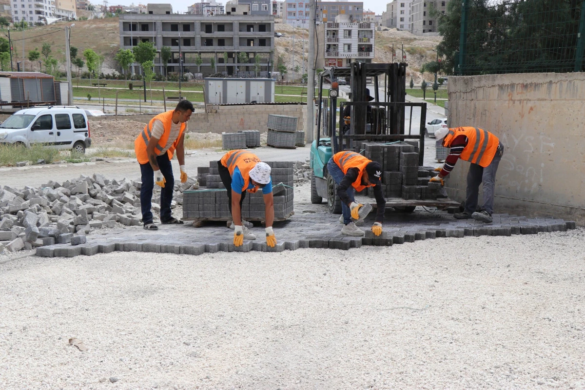2 MAHALLEDE YOLLAR YENİLENİYOR