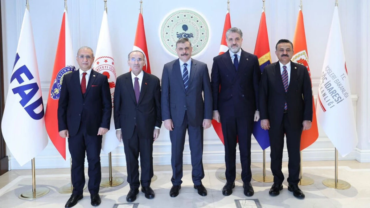 AK Partili vekillerden Bakan &Ccedil;ift&ccedil;i'ye hayırlı olsun ziyareti