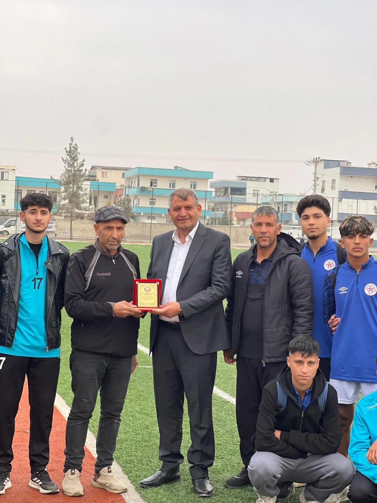 BAŞKAN AYHAN, AKÇAKALE GENÇLERİYLE MUTLU