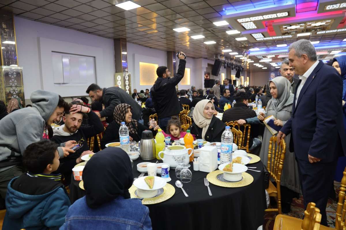 BAŞKAN BEYAZGÜL HANELERİNE MİSAFİR OLDUĞU VATANDAŞLARLA İFTAR SOFRASINDA BULUŞTU