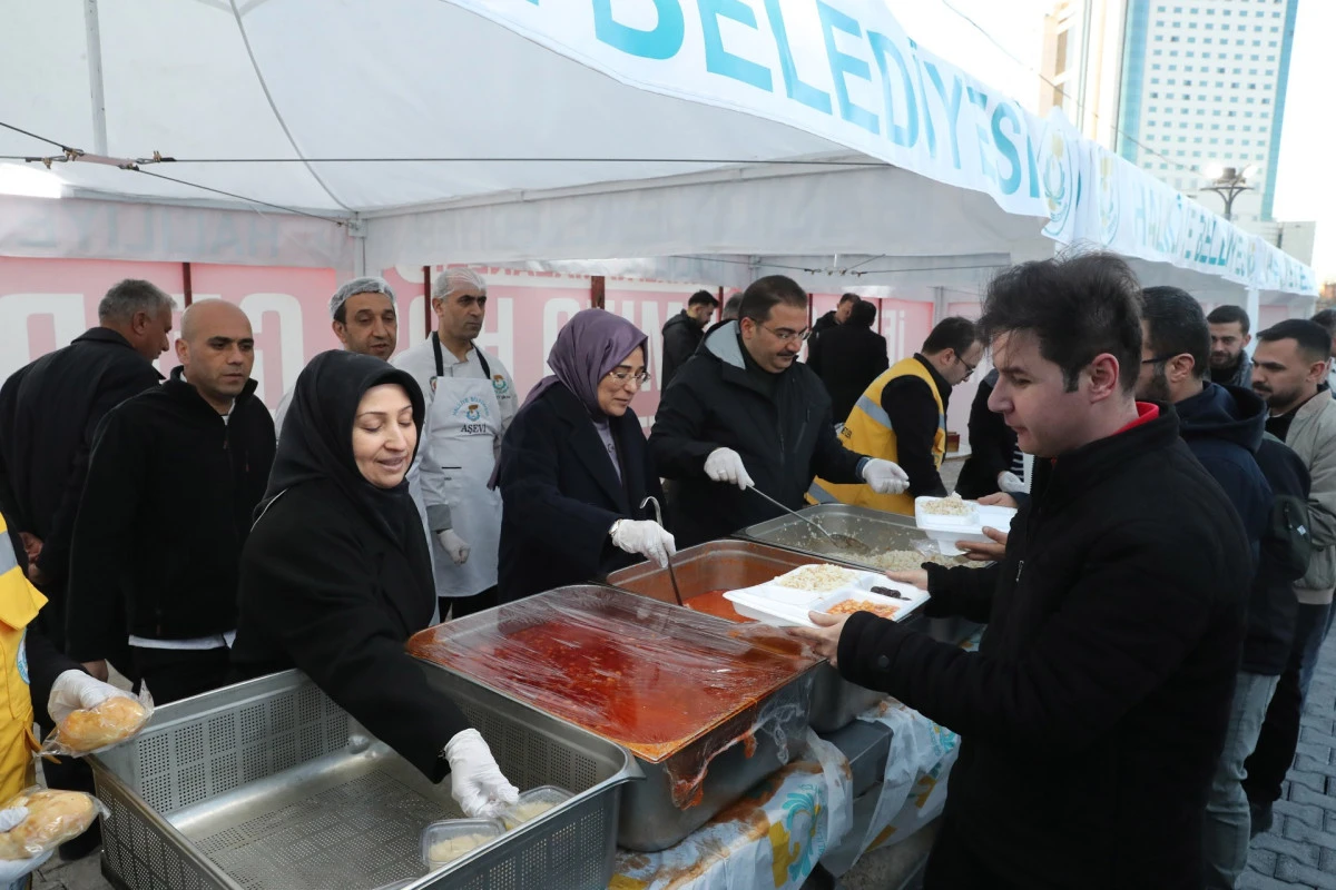 BAŞKAN CANPOLAT VE VEKİL YAZMACI, İFTAR SOFRASINDA VATANDAŞLARLA BULUŞTU