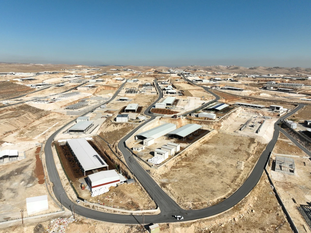 BESİ OSB’DE 40 KM ASFALT YOL TAMAMLANDI