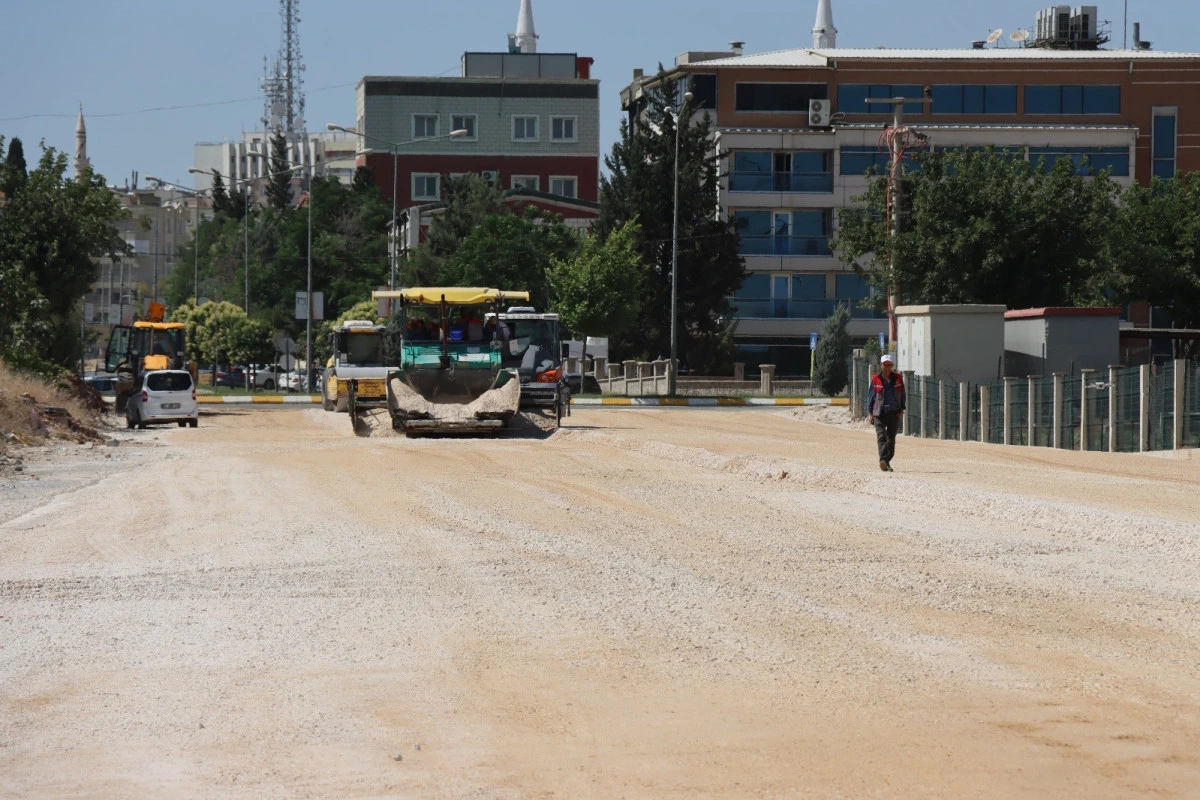 BÜYÜKŞEHİR BELEDİYESİ’NDEN PAŞABAĞI MAHALLESİ’NDE ASFALT HAZIRLIĞI