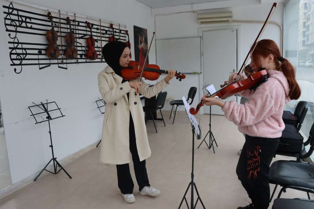 BÜYÜKŞEHİR GENÇLİK MERKEZLERİNE YOĞUN İLGİ