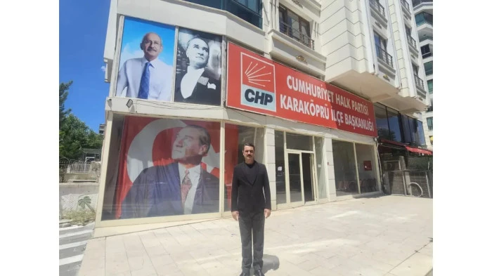 CHP Karak&ouml;pr&uuml; İl&ccedil;e Başkanlığına Kemal Kılı&ccedil;daroğlu Posteri Asıldı