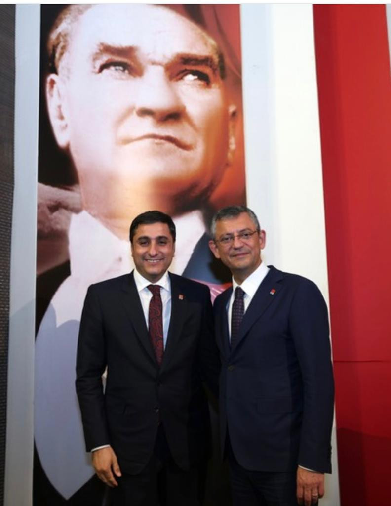 CHP Şanlıurfa İl başkanı Ferhat Karadağ, CHP Genel Başkanı Özgür Özel'le görüştü.