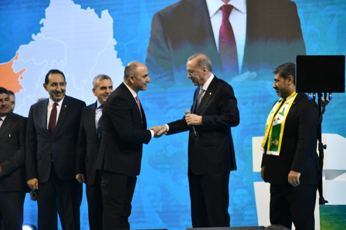 Cumhurbaşkanı Erdoğan, Bozova Belediye Başkanı Suphi Aksoy ile yola devam dedi