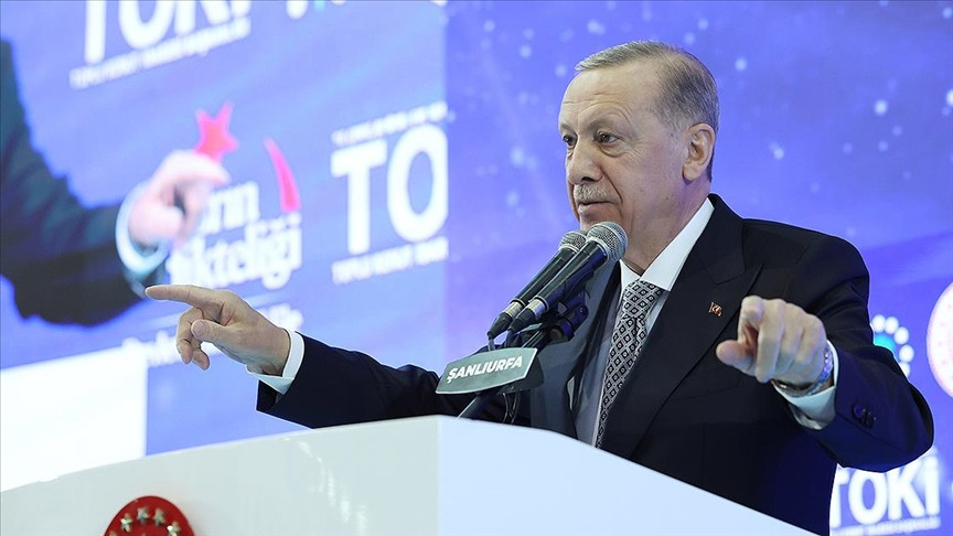 Cumhurbaşkanı Erdoğan: Depremzedelerimizi en kısa sürede yeni ve güvenli yuvalarına kavuşturmak için koşturacağız