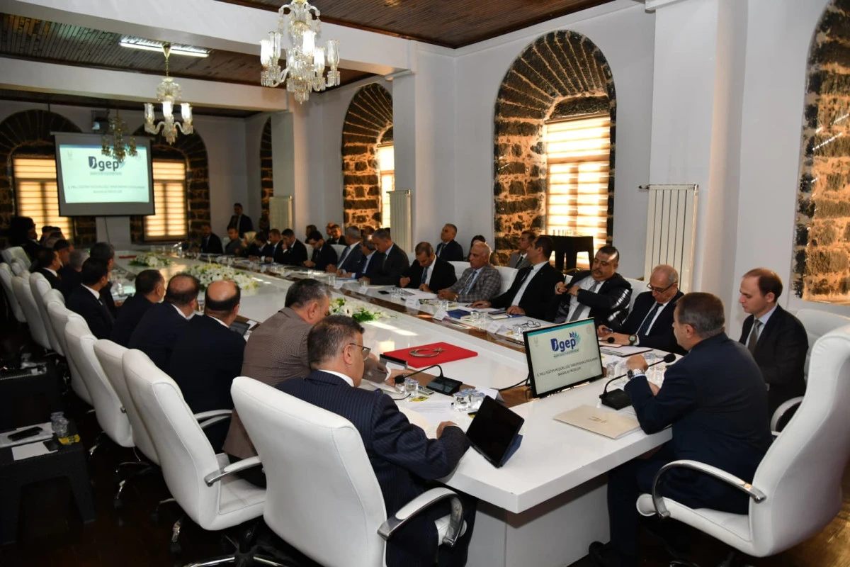 EĞİTİM DEĞERLENDİRME TOPLANTISI SİVEREK’TE YAPILDI