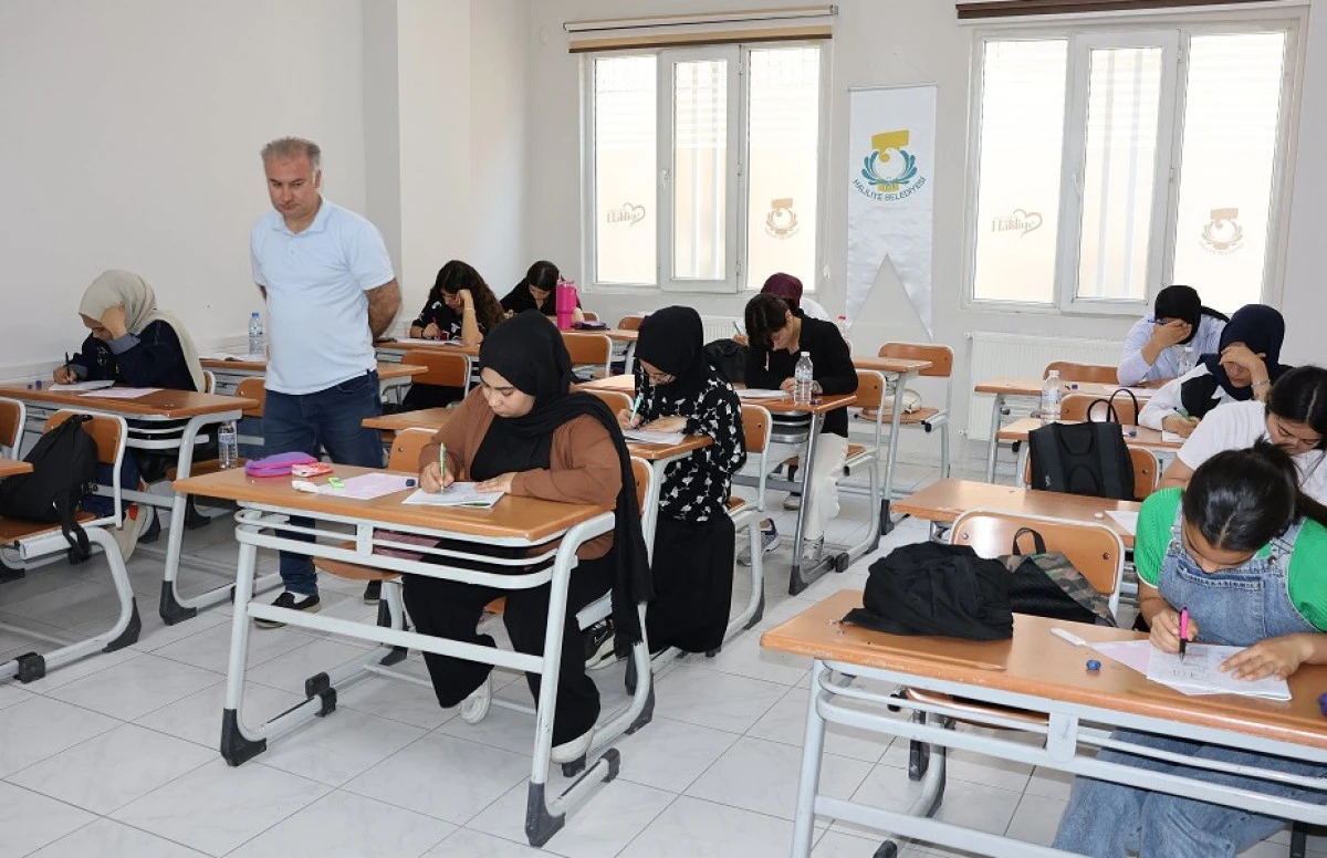 GEN&Ccedil;LER YKS&rsquo;YE SERİ DENEMELERLE HAZIRLANIYOR