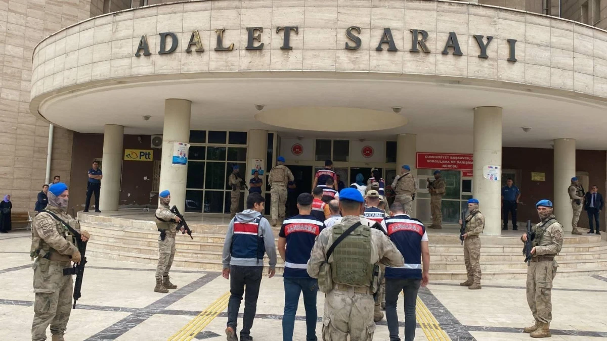 G&ouml;&ccedil;men Ka&ccedil;ak&ccedil;ılığına Operasyon: 10 Organizat&ouml;r Hakkında İşlem