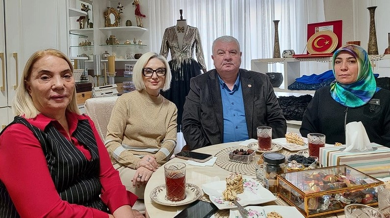 Gulnare Halilova '"Türk Kadınlarına Tarihi Giysiler Sunuyorum’