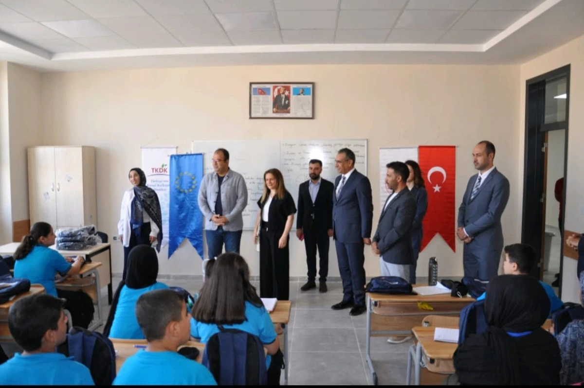 Güneyşehir Ortaokulu Öğrencilerine TKDK’dan Çanta ve Kırtasiye Desteği