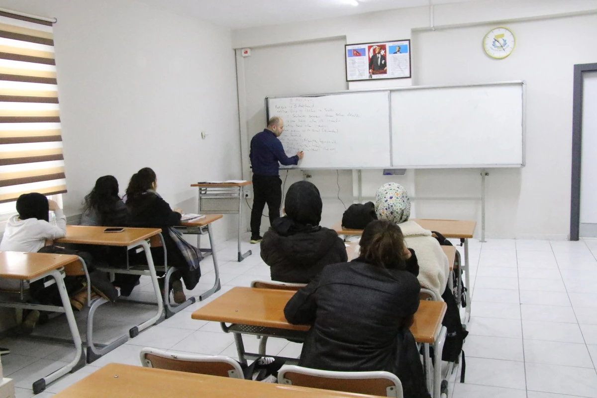 HALİLİYE&rsquo;DE GEN&Ccedil;LER GELECEĞE EĞİTİMLE HAZIRLANIYOR