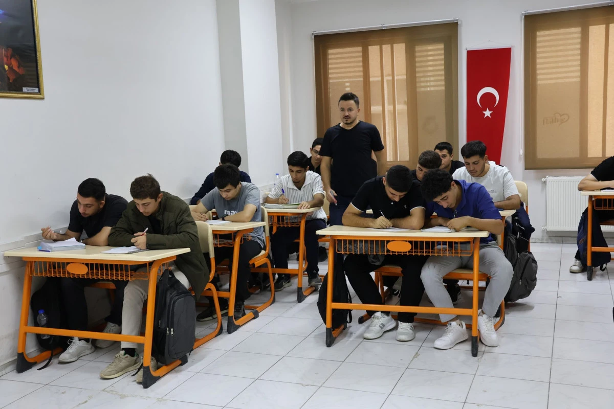 HALİLİYE&rsquo;DE GEN&Ccedil;LERİN BAŞARI YOLCULUĞUNA EĞİTİM DESTEĞİ