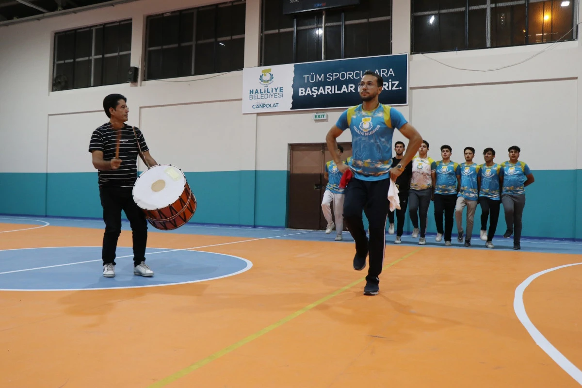 HALİLİYE’DE HALK OYUNLARIYLA KÜLTÜR KUŞAKTAN KUŞAĞA AKTARILIYOR