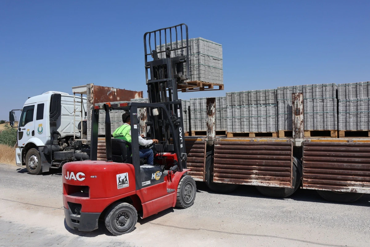 HALİLİYE'DE KIRSAL MAHALLELER PARKE YOLLARLA BULUŞUYOR