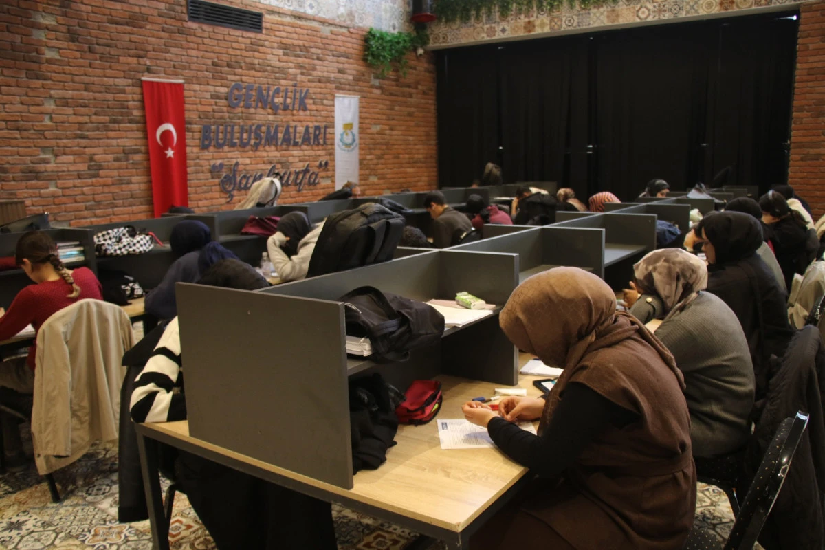 HALİLİYE&rsquo;DE &Ouml;ĞRENCİLERE SINAV MARATONU DESTEĞİ