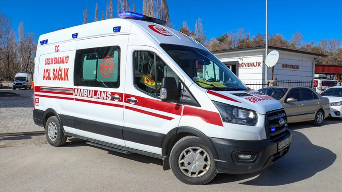 İki otomobilin çarpışması sonucu 4 kişi yaralandı