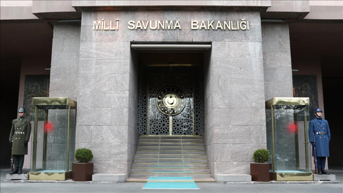 İran'dan Ateşlenen T&uuml;rkiyeye Atılan Balistik F&uuml;ze