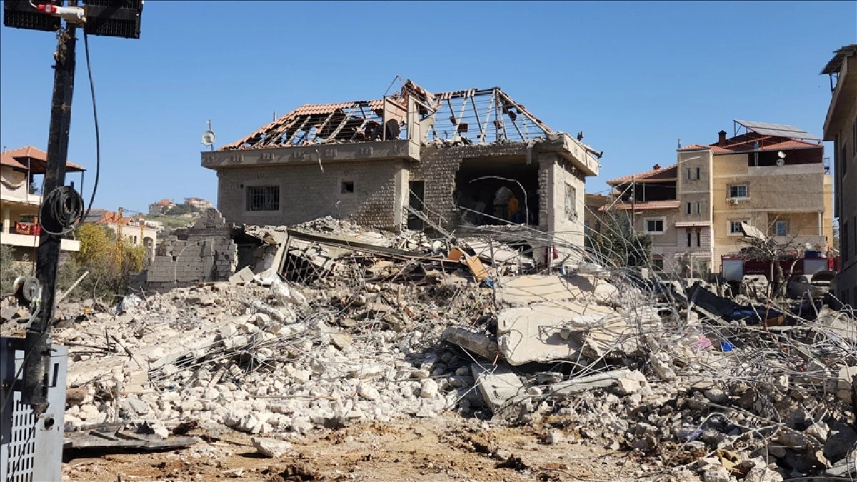 İsrail g&uuml;&ccedil;leri L&uuml;bnan'ın g&uuml;neyinde karadan işgali genişletmeye başladı