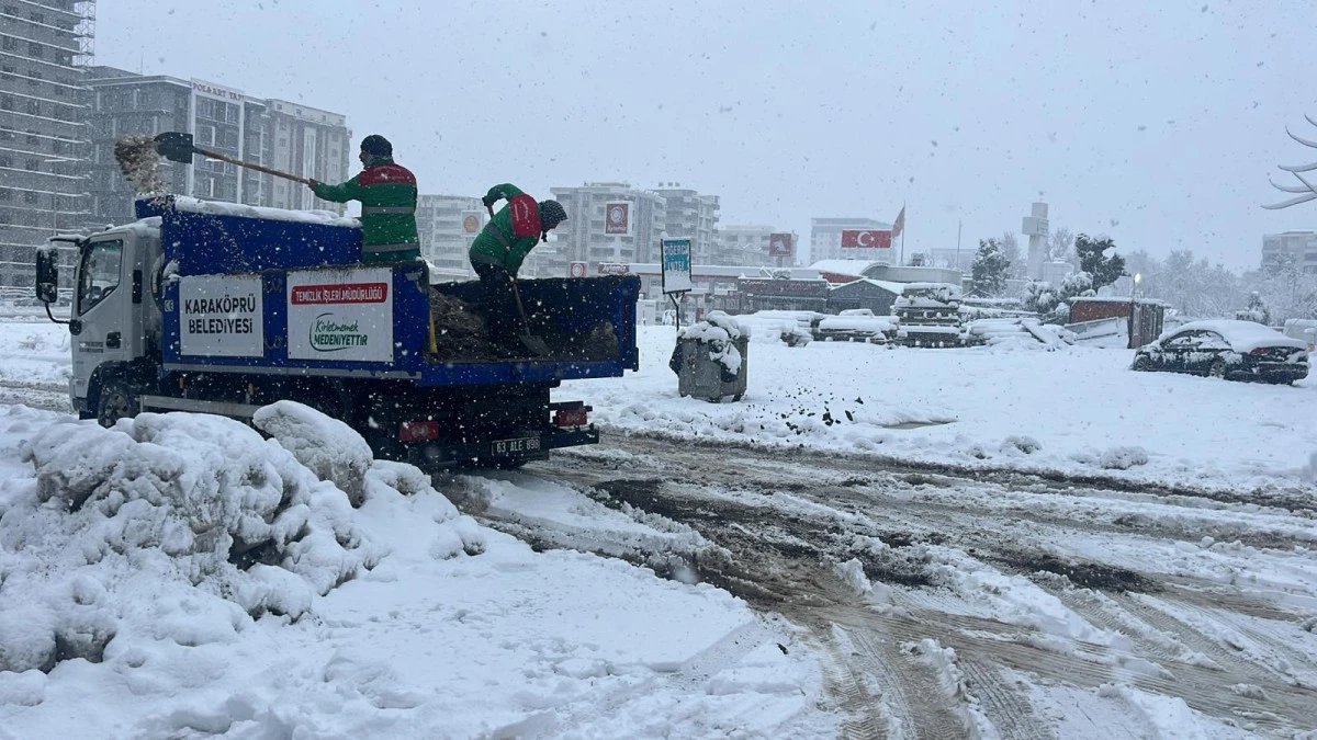 KARAK&Ouml;PR&Uuml; BELEDİYESİ KARLA M&Uuml;CADELEDE SEFERBER OLDU