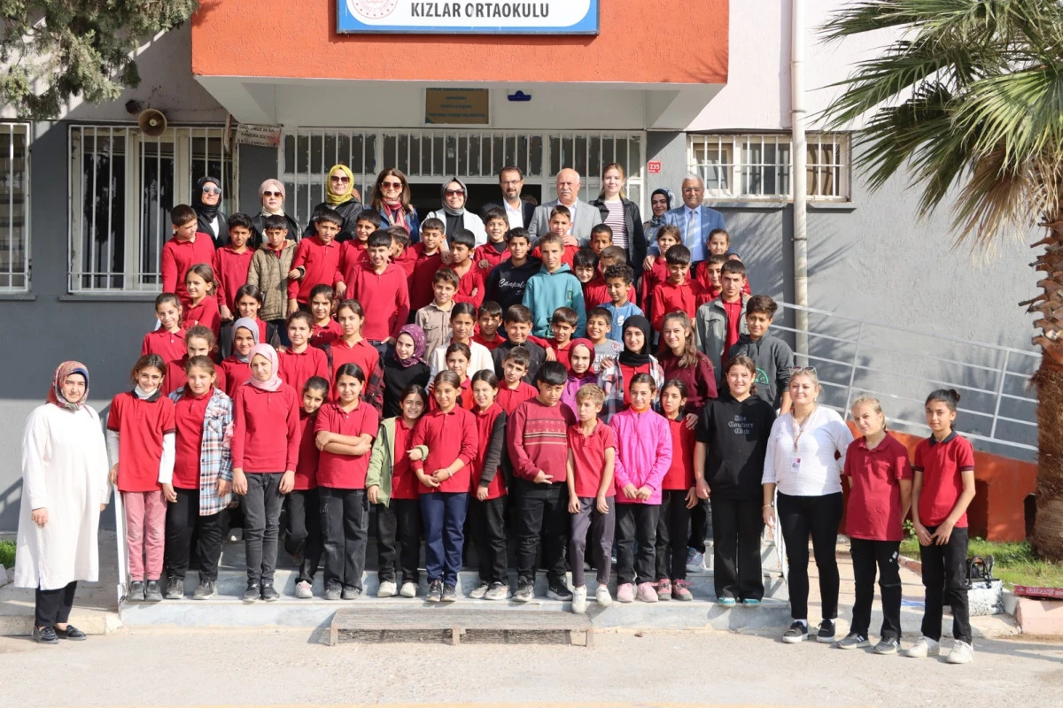 KARAKÖPRÜ KIRSALINDA GERİ DÖNÜŞÜM ÖĞRETİLİYOR