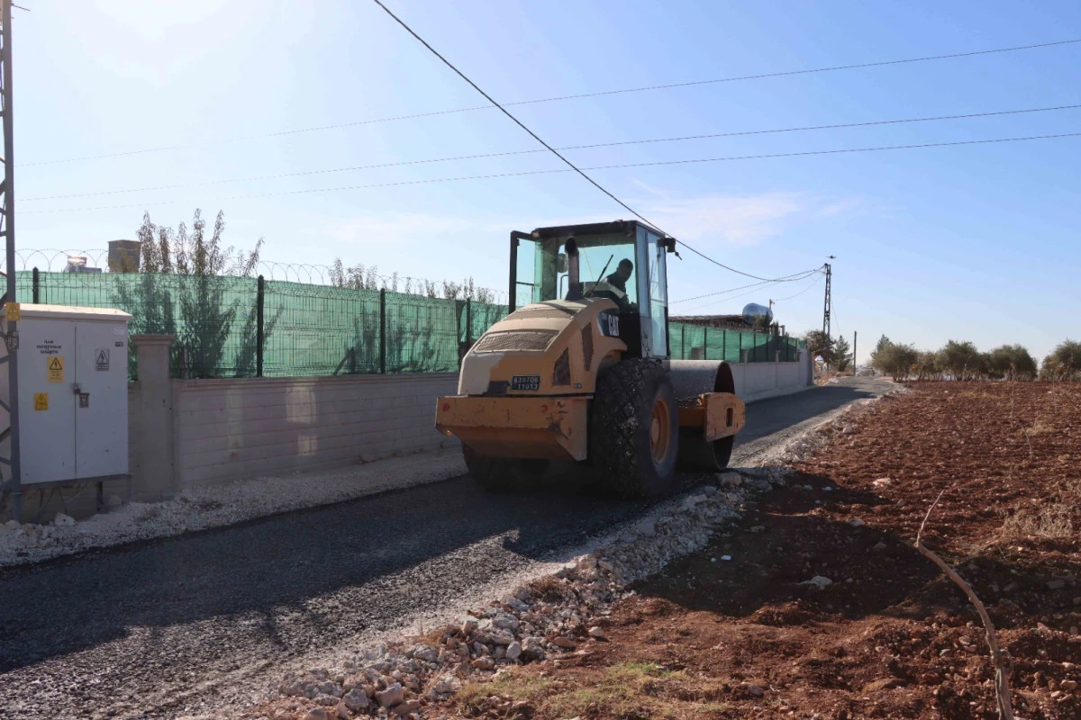KARAKÖPRÜ KIRSALINDA KIŞ ÖNCESİ YOLLAR YENİLENİYOR