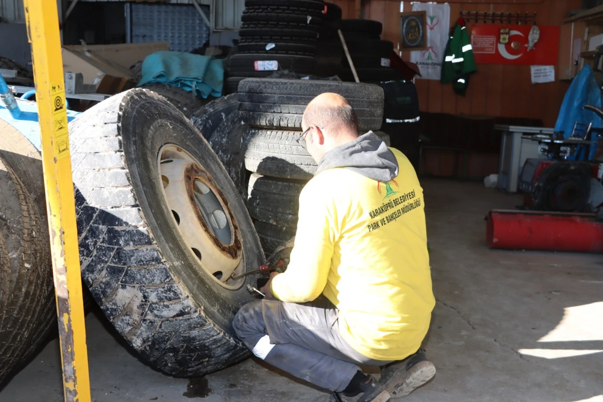 KARAK&Ouml;PR&Uuml;&rsquo;DE ARA&Ccedil; BAKIMLARI BELEDİYENİN KENDİ İMK&Acirc;NLARIYLA YAPILIYOR