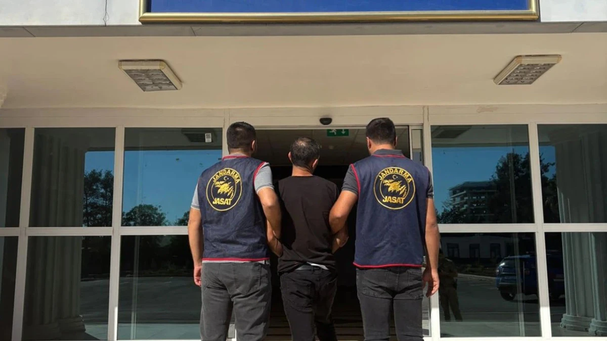Karak&ouml;pr&uuml;&rsquo;de aranan h&uuml;k&uuml;ml&uuml; jandarmaya takıldı