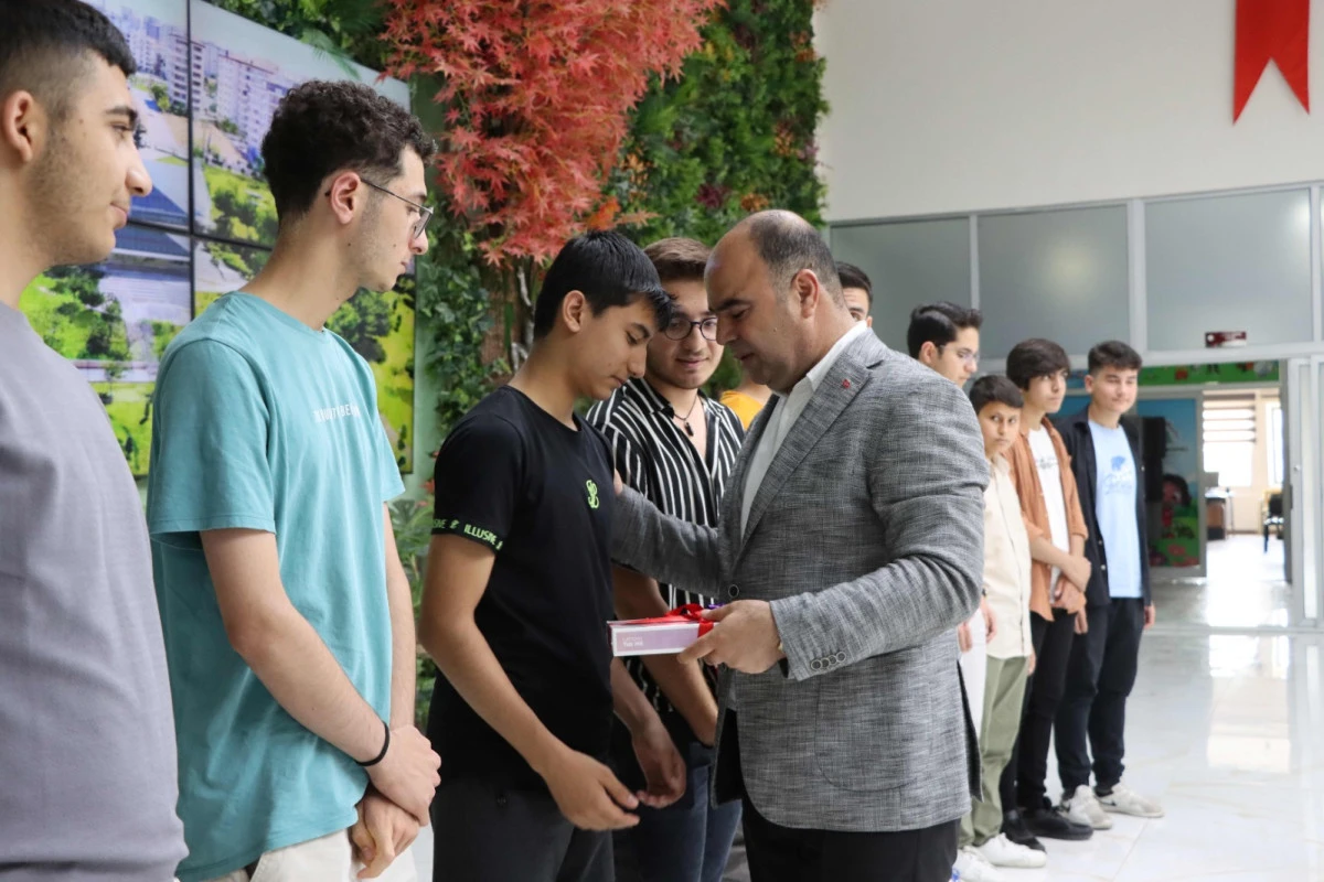 KARAKÖPRÜ'DE BAŞARILI ÖĞRENCİLER ÖDÜLLENDİRİLDİ