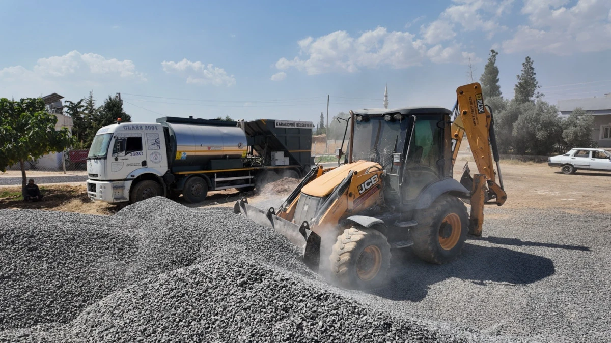 KARAK&Ouml;PR&Uuml;'DE KIRSAL YOLLAR YENİLENİYOR