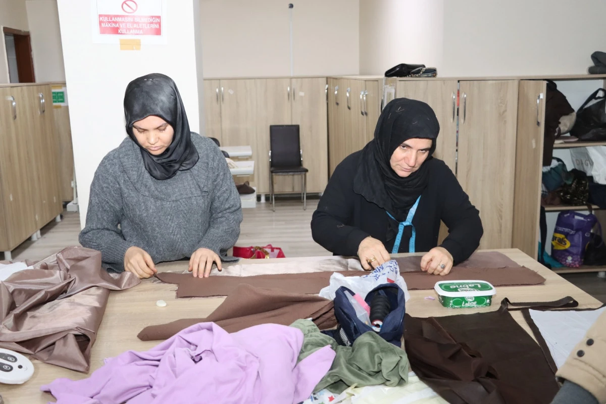 KARAK&Ouml;PR&Uuml;&rsquo;DE KURSLAR KADINLARIN HAYATINA DOKUNUYOR