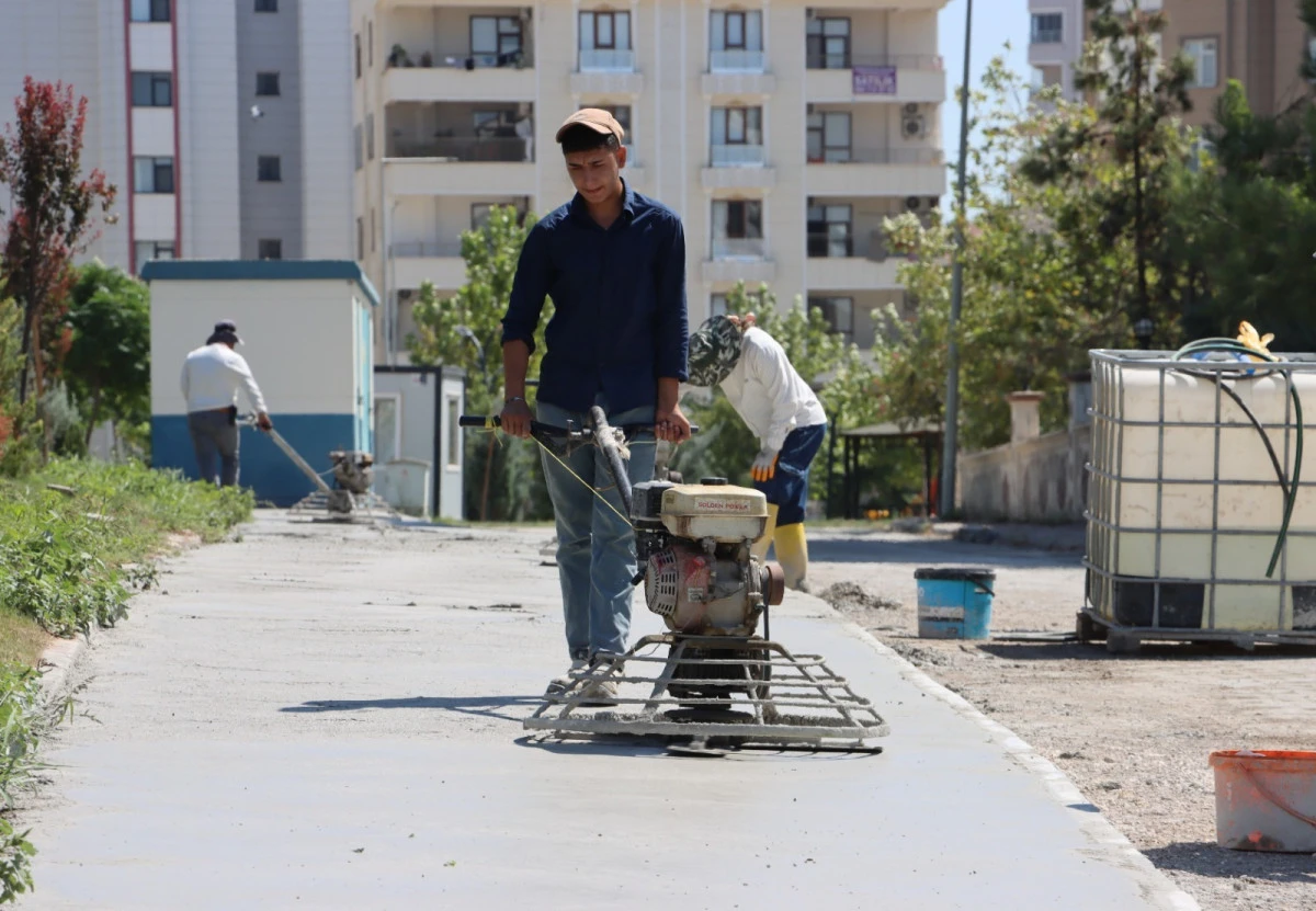 KARAK&Ouml;PR&Uuml;&rsquo;DE PARKLAR BİSİKLET VE Y&Uuml;R&Uuml;Y&Uuml;Ş YOLLARIYLA CANLANIYOR