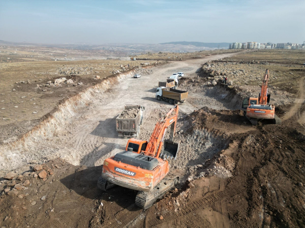 KARAKÖPRÜ’DE TRAFİĞİ RAHATLATACAK YENİ YOL PROJESİ BAŞLADI