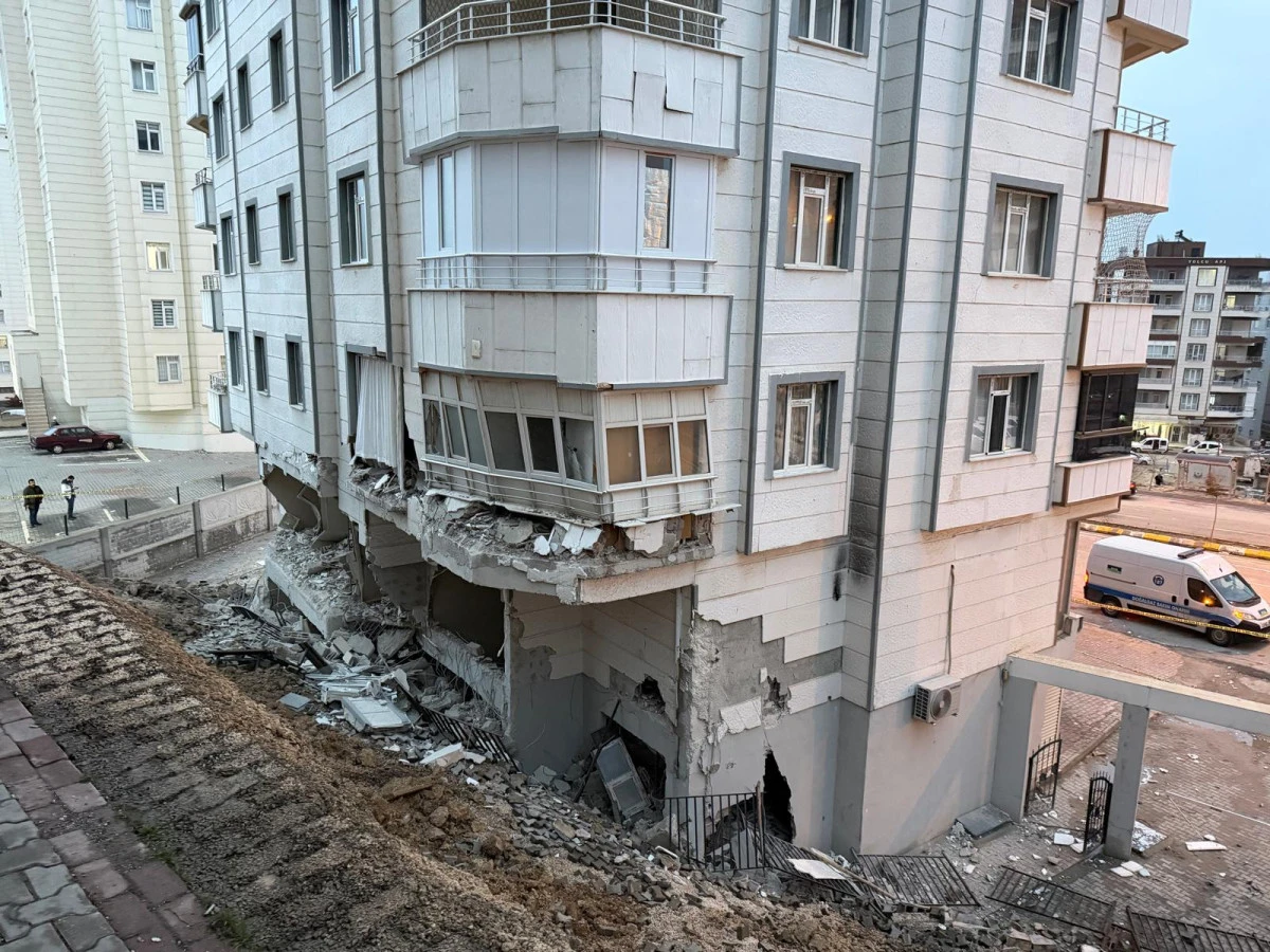 Karak&ouml;pr&uuml;&rsquo;de Yapı Hasarı: CHP İl&ccedil;e Başkanı &Ccedil;oban&rsquo;dan Sert A&ccedil;ıklama