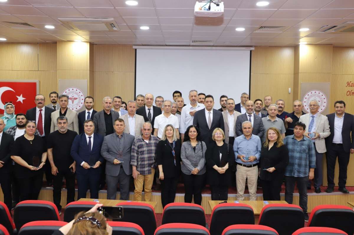 Meslekte 25 Yılını Dolduran Aile Hekimlerine Plaket Takdim Edildi