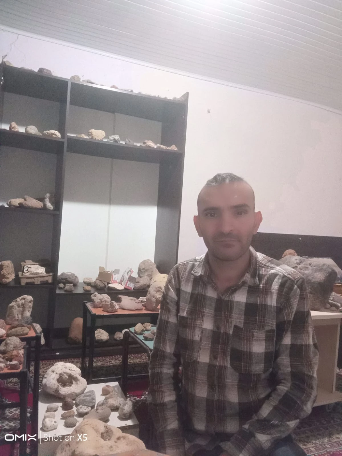 “MIKNATIS ADAM” TAŞLARLA TARİHİ AYDINLATIYOR!