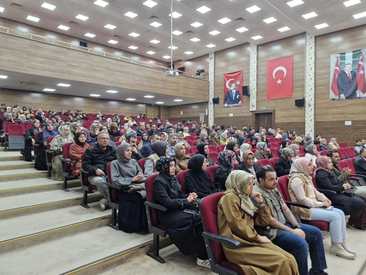 Öğretmenlere Aile Semineri Düzenlendi