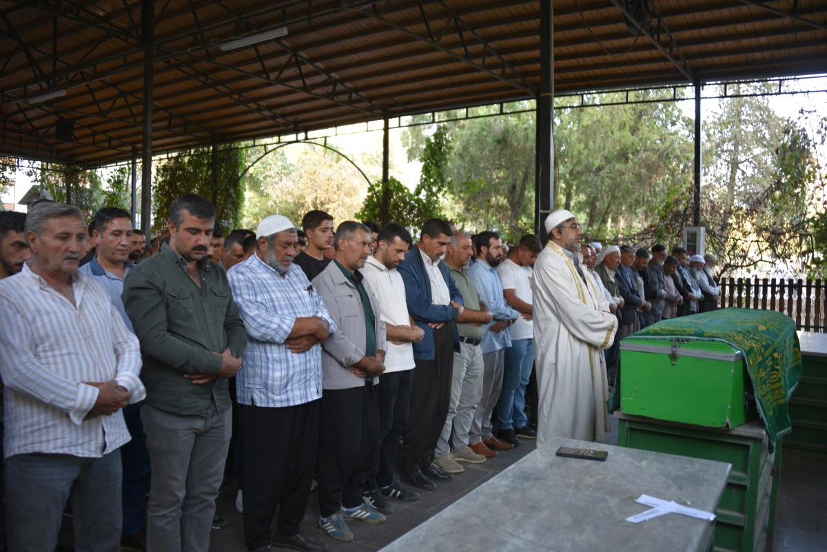 Otomobilin yayalara çarptığı kazada 3 kişi öldü, 3 kişi yaralandı