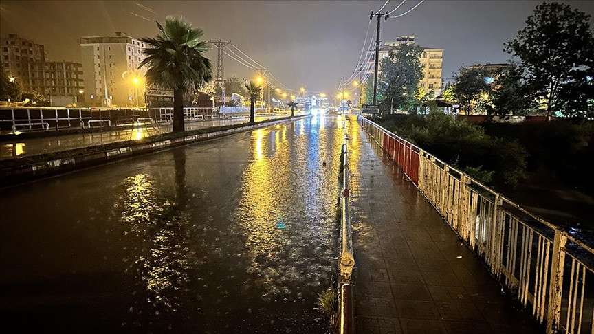 Sağanak nedeniyle 2 ilçede eğitime ara verildi