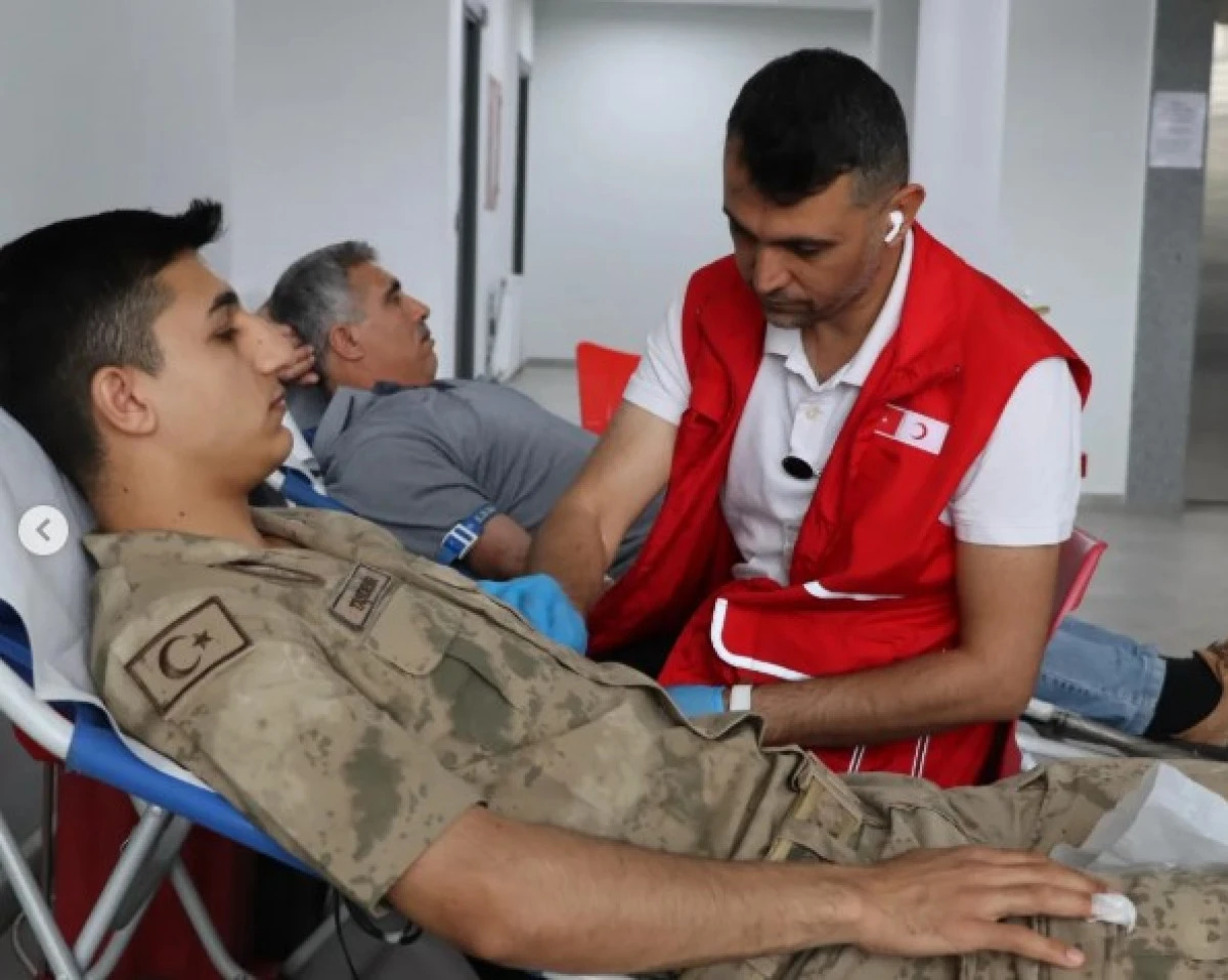 Şanlıurfa İl Jandarma Komutanlığı’ndan Kızılay’a Anlamlı Kan Bağışı