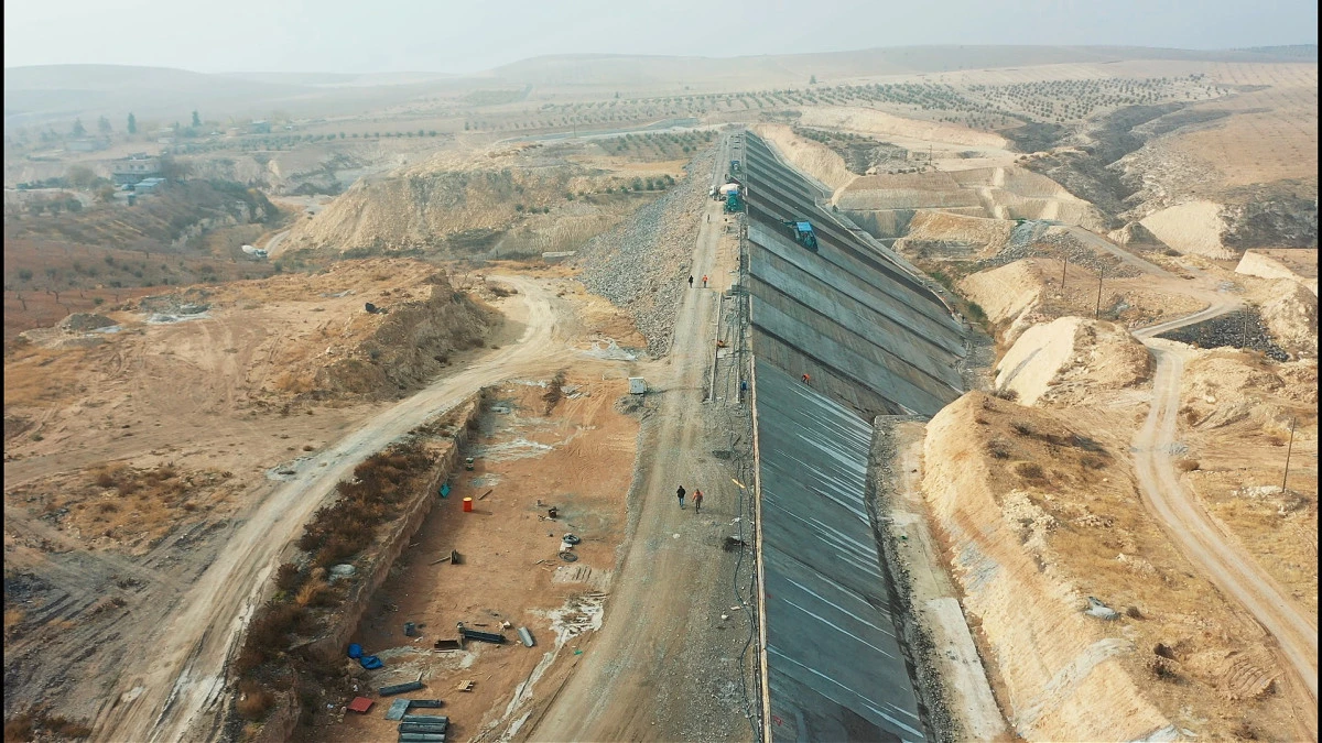 Şanlıurfa&rsquo;da Dev Yatırım Y&uuml;kseliyor: Karakız Barajı 2026&rsquo;da Su Tutacak