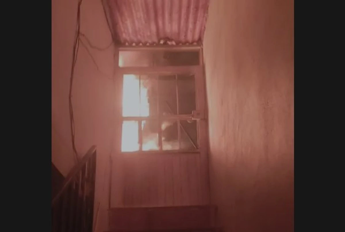 Şanlıurfa&rsquo;da iki katlı evde yangın paniğe yol a&ccedil;tı