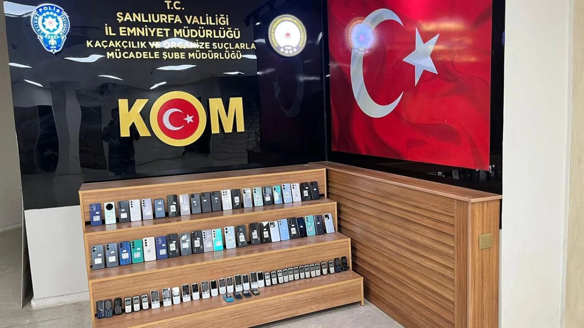 Şanlıurfa&rsquo;da Ka&ccedil;ak Cep Telefonu Operasyonu: 2,6 Milyon TL&rsquo;lik &Uuml;r&uuml;n Ele Ge&ccedil;irildi