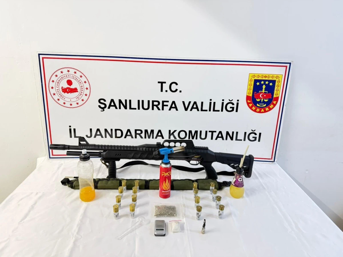 Şanlıurfa&rsquo;da Narkotik Operasyonu: Uyuşturucu ve Silah Ele Ge&ccedil;irildi