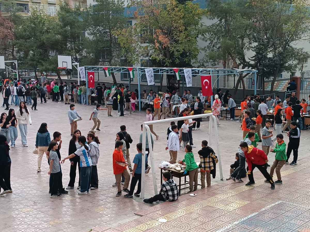 Şanlıurfa’da Öğrencilerden Gazzeli Kardeşlerine Destek Kermesi 