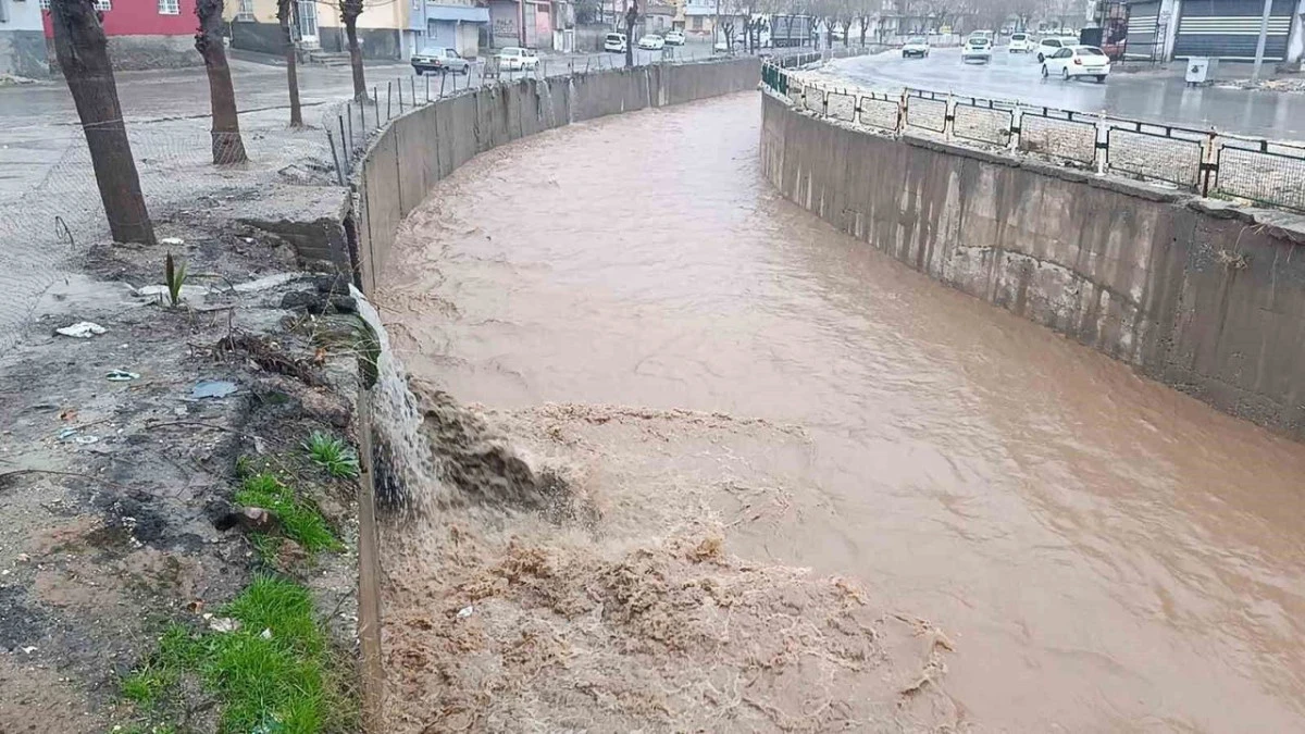 Şanlıurfa&rsquo;da sağanak yağış etkili oluyor