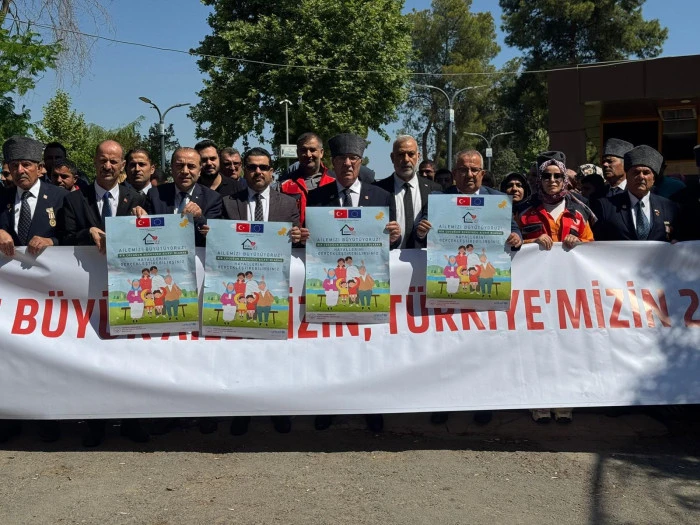 Şanlıurfa’da Uluslararası Aile Günü’nde “En Büyük Ailemiz, Türkiye’miz” Temalı Kortej Yürüyüşü