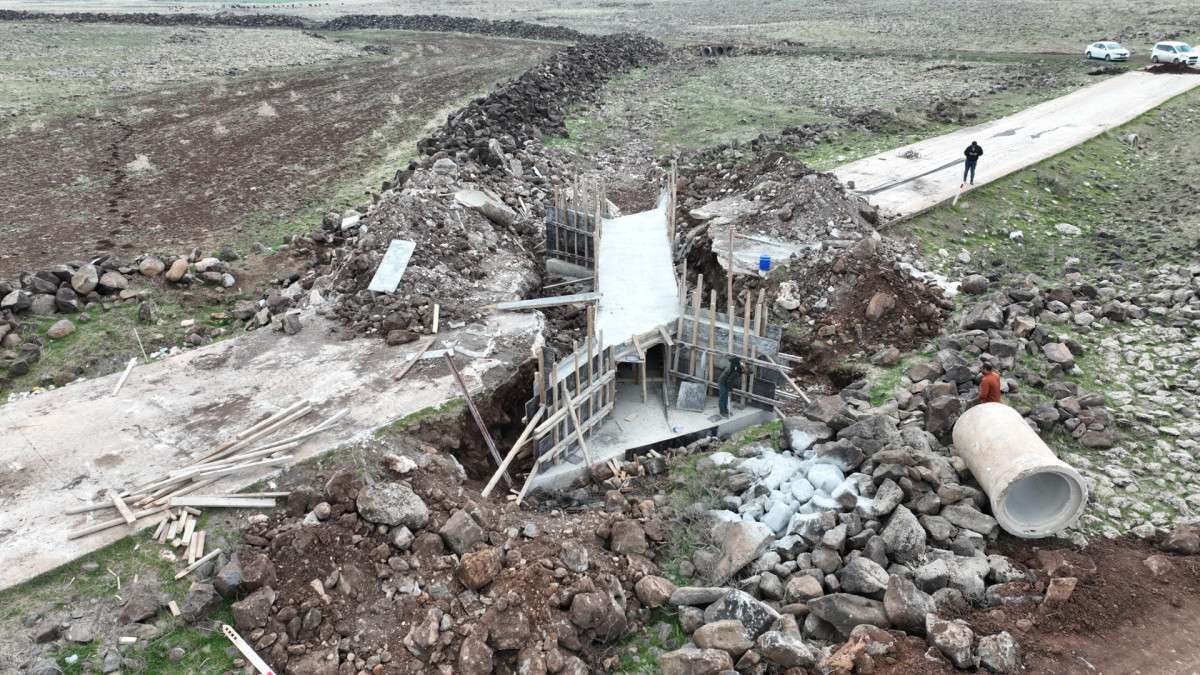 ŞANLIURFA’DA YOLLAR GÜVENLİ HALE GELİYOR